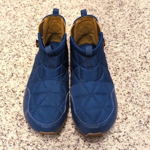 Teva Ember Mid Boot kid size 6